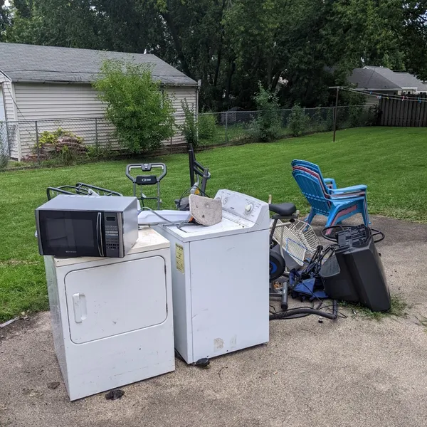 appliance removal Tacoma clutter and appliances before cleanup